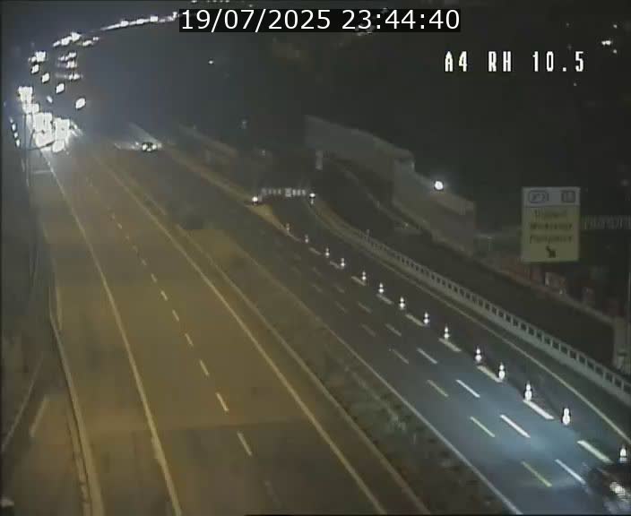 Traffic live webcam Luxembourg Pontpierre - A4 - BK 10.5 - direction Luxembourg