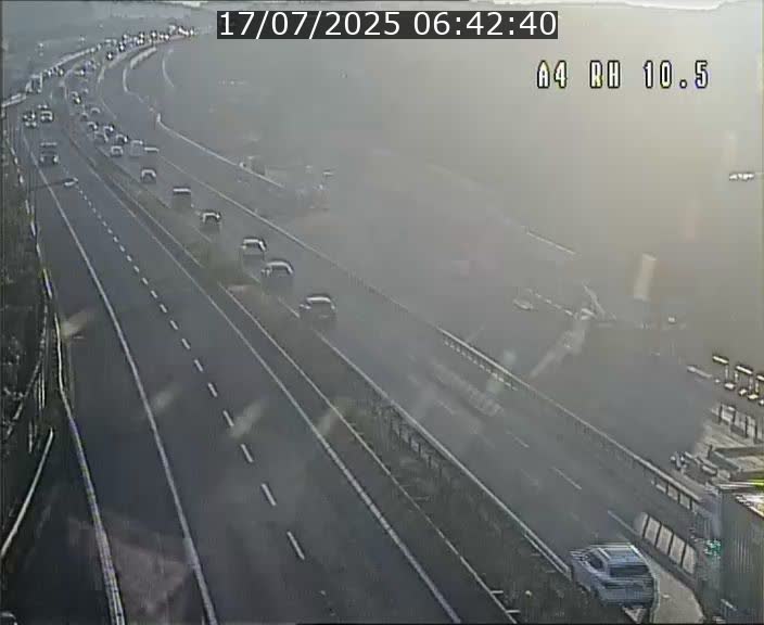 Traffic live webcam Luxembourg Pontpierre - A4 - BK 10.5 - direction Luxembourg
