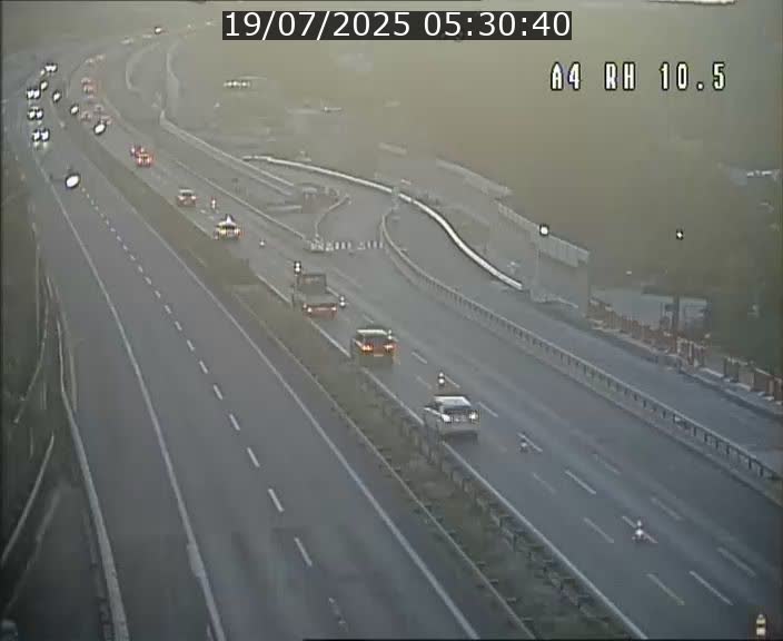 Traffic live webcam Luxembourg Pontpierre - A4 - BK 10.5 - direction Luxembourg