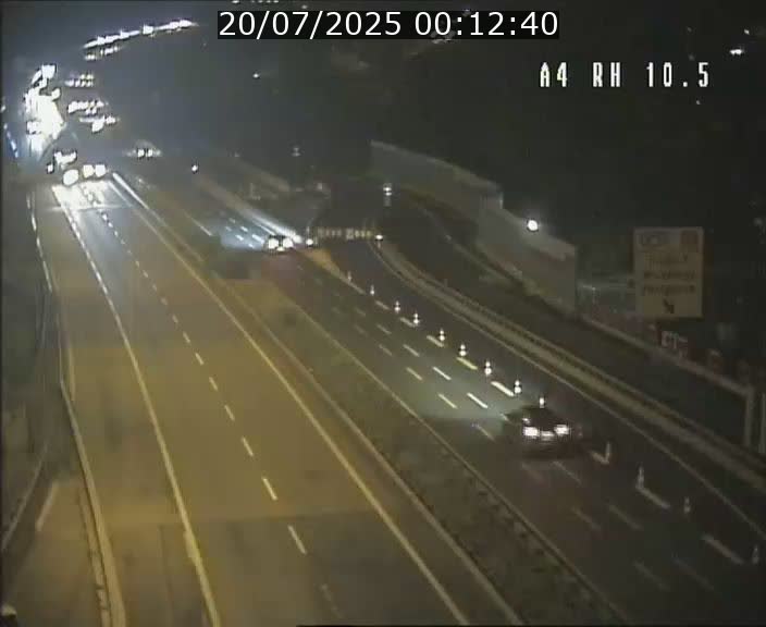 Traffic live webcam Luxembourg Pontpierre - A4 - BK 10.5 - direction Luxembourg