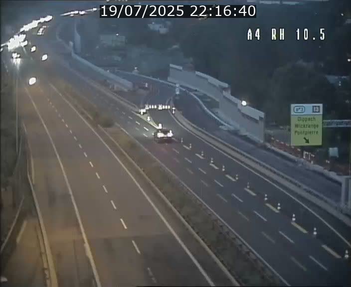 Traffic live webcam Luxembourg Pontpierre - A4 - BK 10.5 - direction Luxembourg