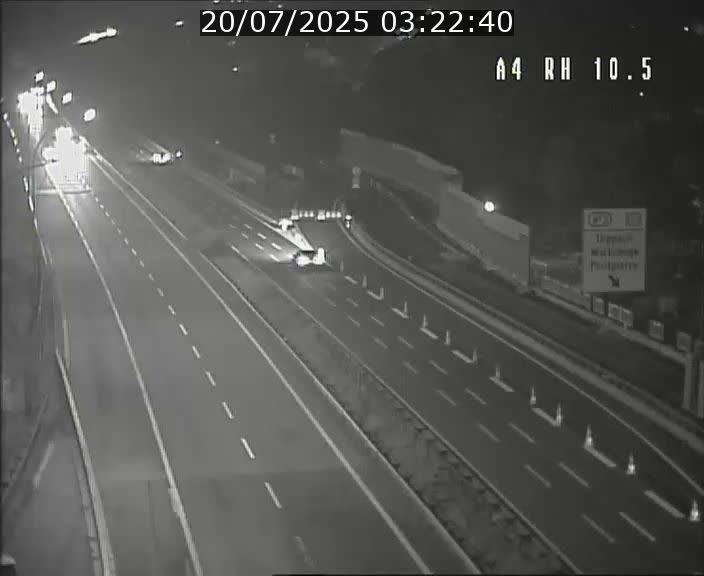 Traffic live webcam Luxembourg Pontpierre - A4 - BK 10.5 - direction Luxembourg