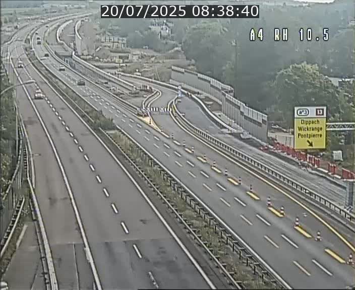 Traffic live webcam Luxembourg Pontpierre - A4 - BK 10.5 - direction Luxembourg