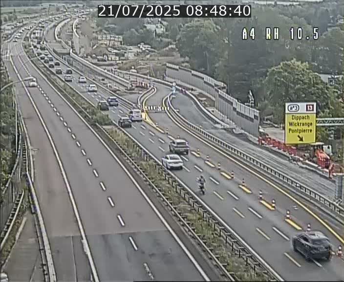 Traffic live webcam Luxembourg Pontpierre - A4 - BK 10.5 - direction Luxembourg