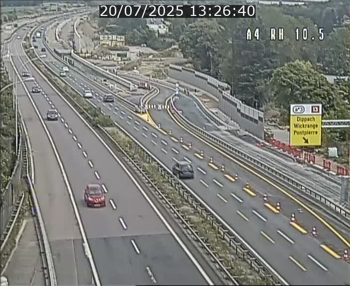 Traffic live webcam Luxembourg Pontpierre - A4 - BK 10.5 - direction Luxembourg
