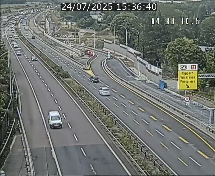 Traffic live webcam Luxembourg Pontpierre - A4 - BK 10.5 - direction Luxembourg