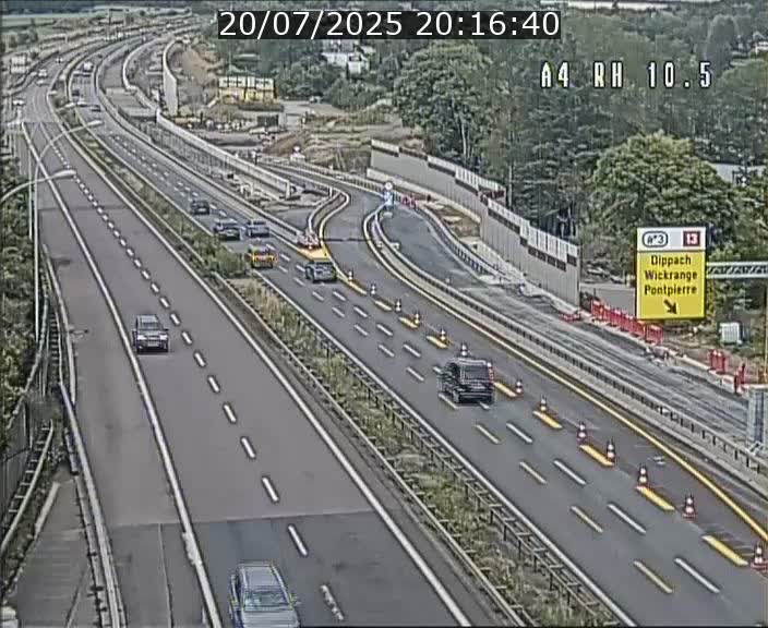 Traffic live webcam Luxembourg Pontpierre - A4 - BK 10.5 - direction Luxembourg
