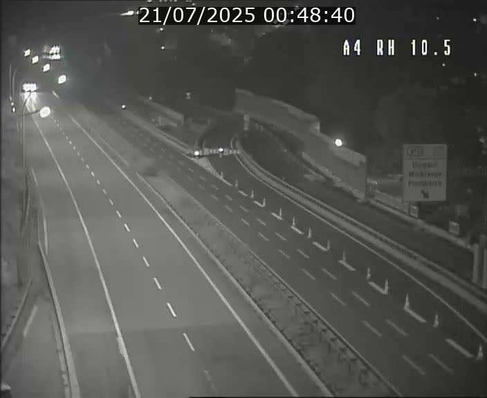 Traffic live webcam Luxembourg Pontpierre - A4 - BK 10.5 - direction Luxembourg
