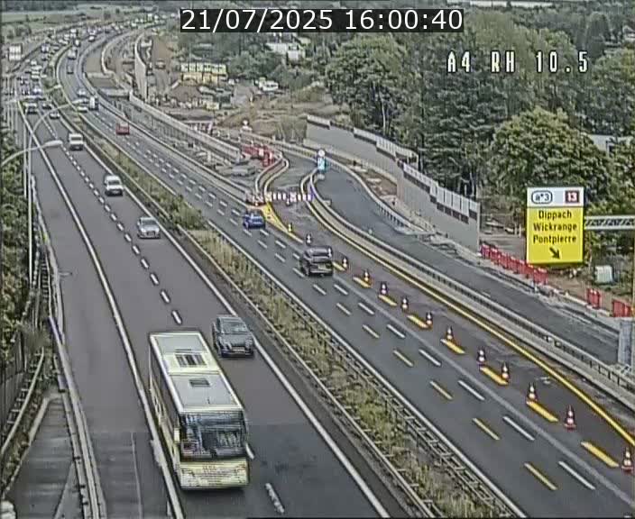 Traffic live webcam Luxembourg Pontpierre - A4 - BK 10.5 - direction Luxembourg