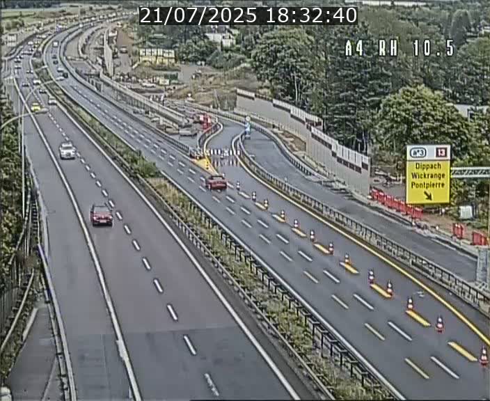 Traffic live webcam Luxembourg Pontpierre - A4 - BK 10.5 - direction Luxembourg