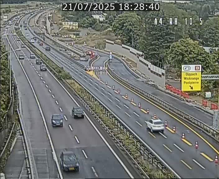 Traffic live webcam Luxembourg Pontpierre - A4 - BK 10.5 - direction Luxembourg