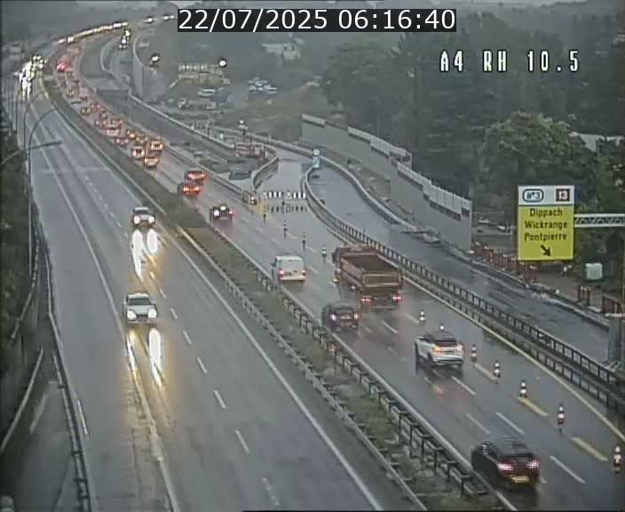 Traffic live webcam Luxembourg Pontpierre - A4 - BK 10.5 - direction Luxembourg