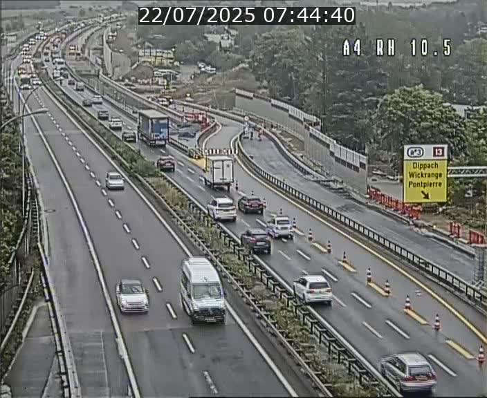 Traffic live webcam Luxembourg Pontpierre - A4 - BK 10.5 - direction Luxembourg