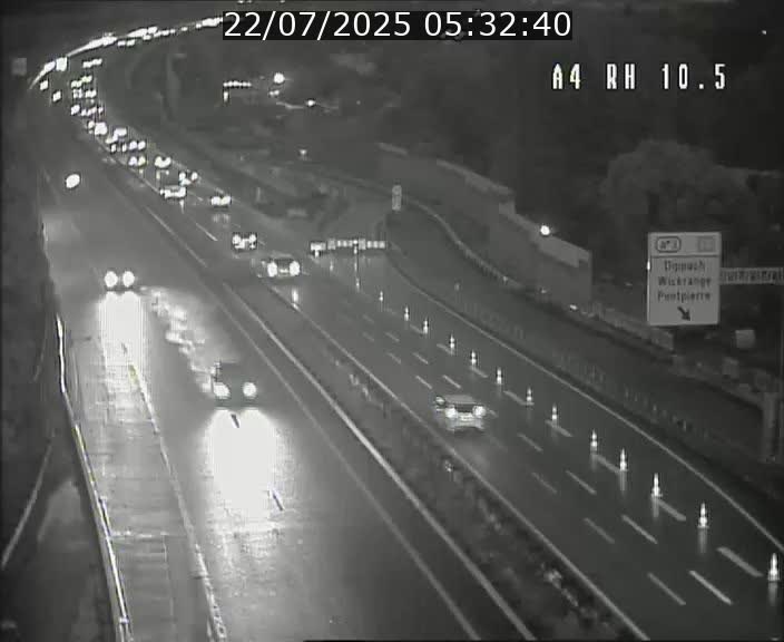 Traffic live webcam Luxembourg Pontpierre - A4 - BK 10.5 - direction Luxembourg