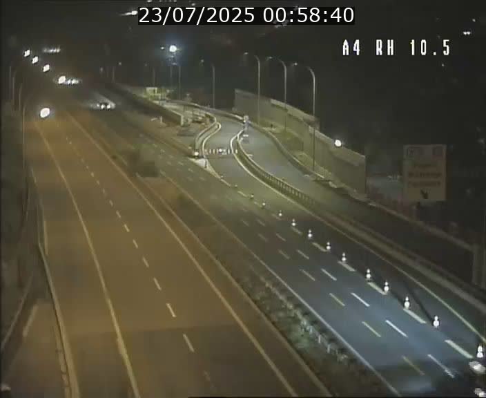 Traffic live webcam Luxembourg Pontpierre - A4 - BK 10.5 - direction Luxembourg