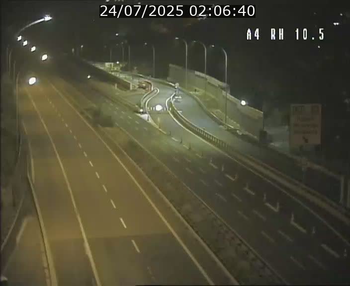 Traffic live webcam Luxembourg Pontpierre - A4 - BK 10.5 - direction Luxembourg