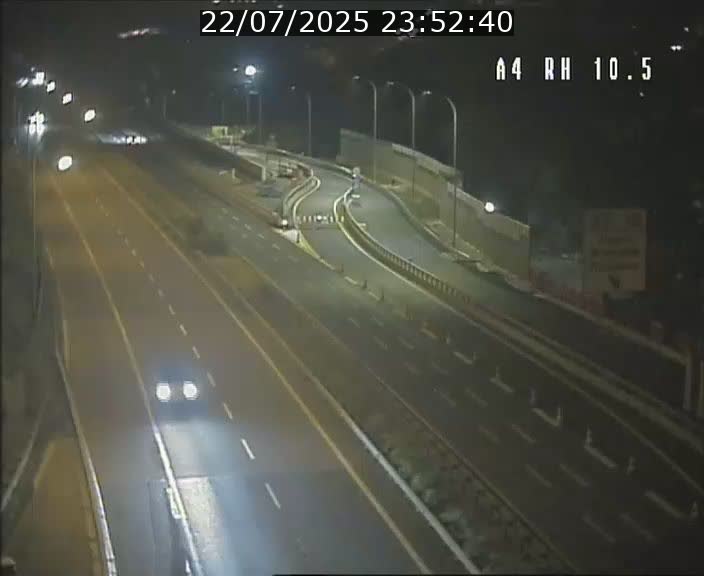 Traffic live webcam Luxembourg Pontpierre - A4 - BK 10.5 - direction Luxembourg