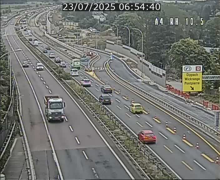 Traffic live webcam Luxembourg Pontpierre - A4 - BK 10.5 - direction Luxembourg