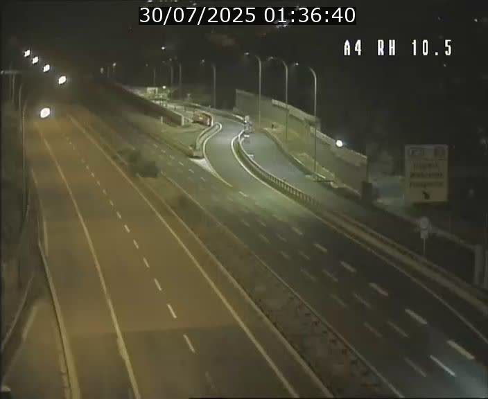 Traffic live webcam Luxembourg Pontpierre - A4 - BK 10.5 - direction Luxembourg