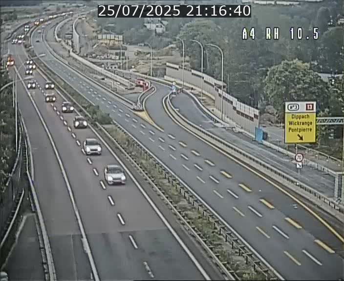 Traffic live webcam Luxembourg Pontpierre - A4 - BK 10.5 - direction Luxembourg