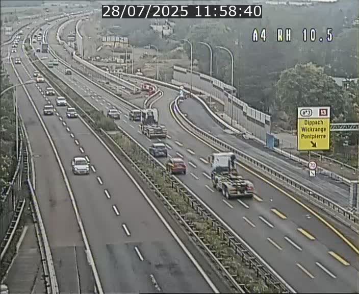 Traffic live webcam Luxembourg Pontpierre - A4 - BK 10.5 - direction Luxembourg