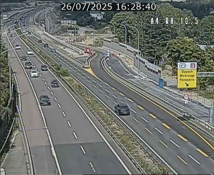 Traffic live webcam Luxembourg Pontpierre - A4 - BK 10.5 - direction Luxembourg