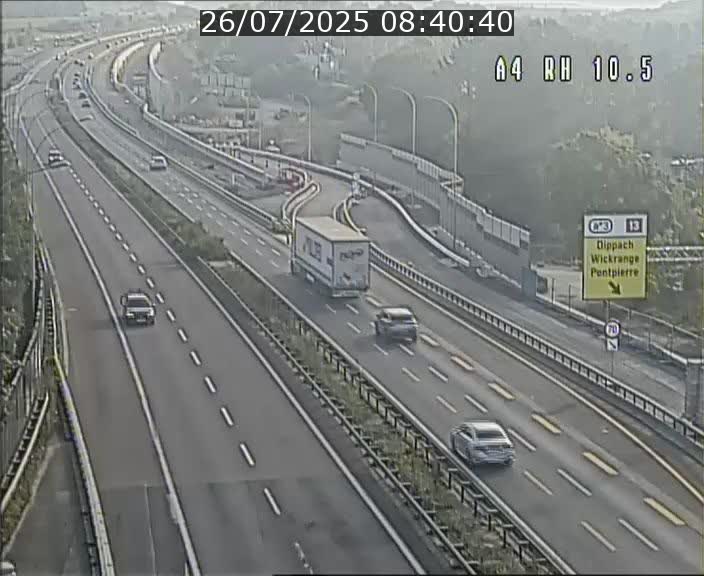 Traffic live webcam Luxembourg Pontpierre - A4 - BK 10.5 - direction Luxembourg
