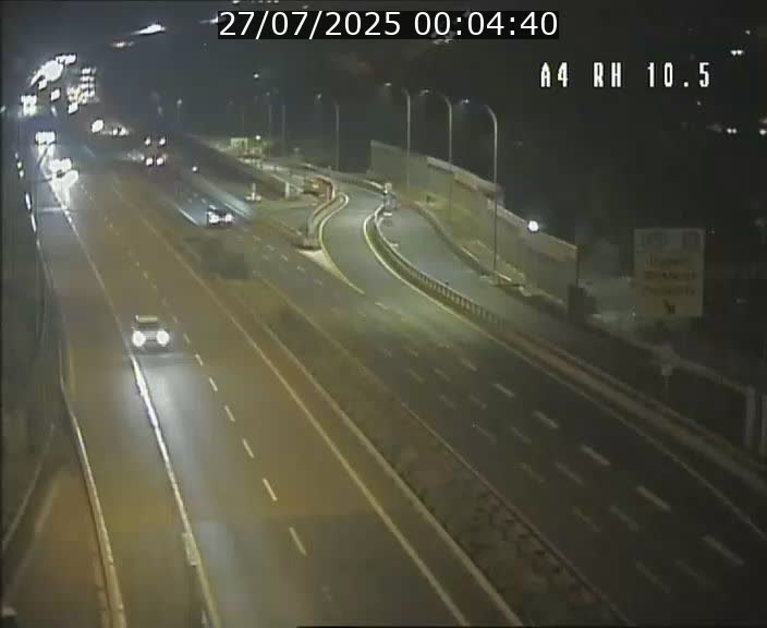 Traffic live webcam Luxembourg Pontpierre - A4 - BK 10.5 - direction Luxembourg