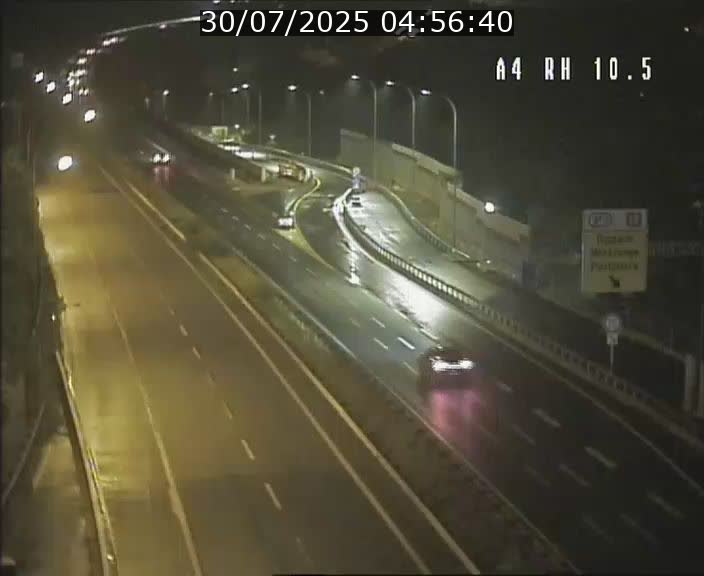 Traffic live webcam Luxembourg Pontpierre - A4 - BK 10.5 - direction Luxembourg