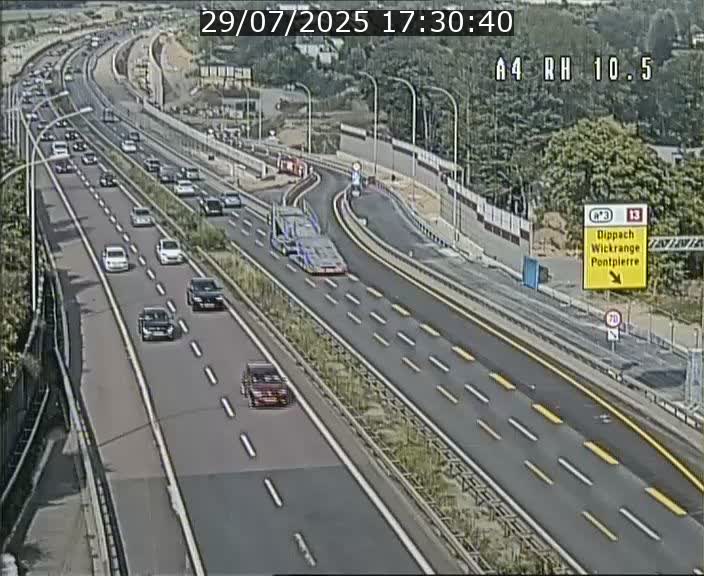 Traffic live webcam Luxembourg Pontpierre - A4 - BK 10.5 - direction Luxembourg