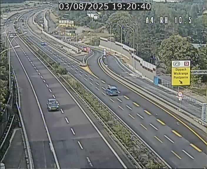 Traffic live webcam Luxembourg Pontpierre - A4 - BK 10.5 - direction Luxembourg