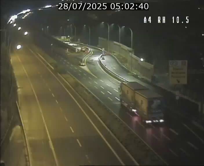 Traffic live webcam Luxembourg Pontpierre - A4 - BK 10.5 - direction Luxembourg