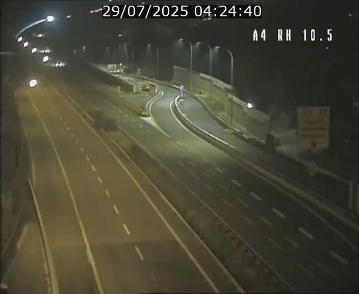 Traffic live webcam Luxembourg Pontpierre - A4 - BK 10.5 - direction Luxembourg