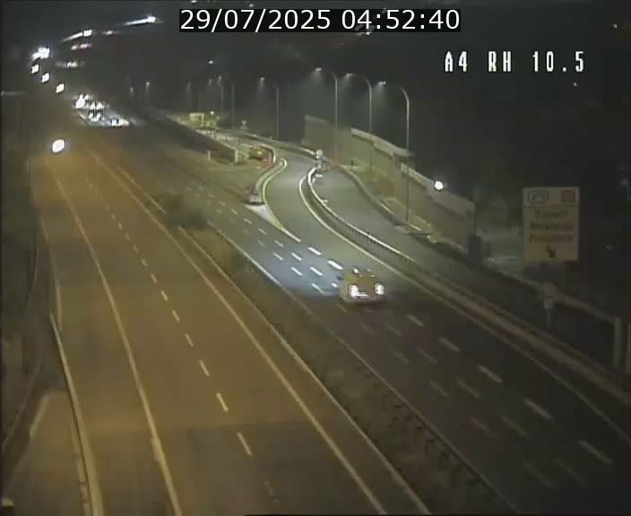 Traffic live webcam Luxembourg Pontpierre - A4 - BK 10.5 - direction Luxembourg