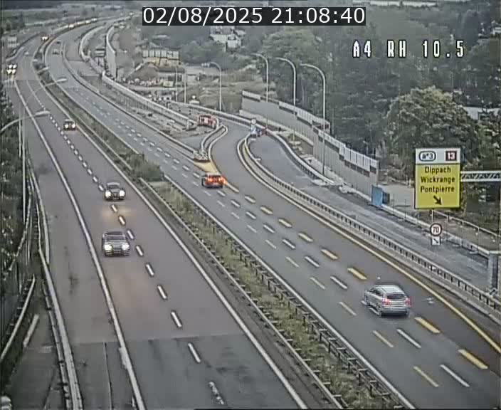 Traffic live webcam Luxembourg Pontpierre - A4 - BK 10.5 - direction Luxembourg