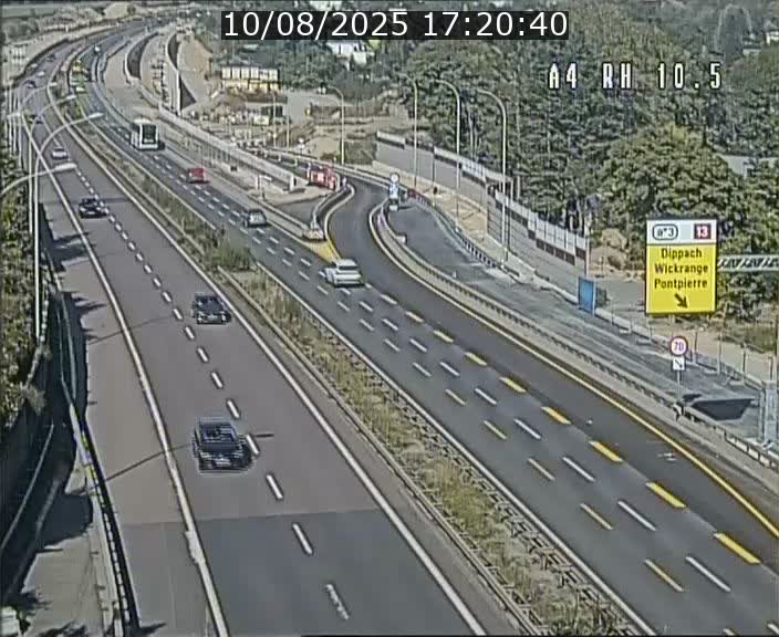 Traffic live webcam Luxembourg Pontpierre - A4 - BK 10.5 - direction Luxembourg