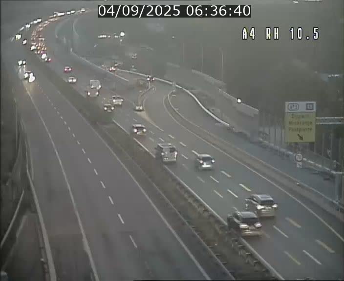 Traffic live webcam Luxembourg Pontpierre - A4 - BK 10.5 - direction Luxembourg