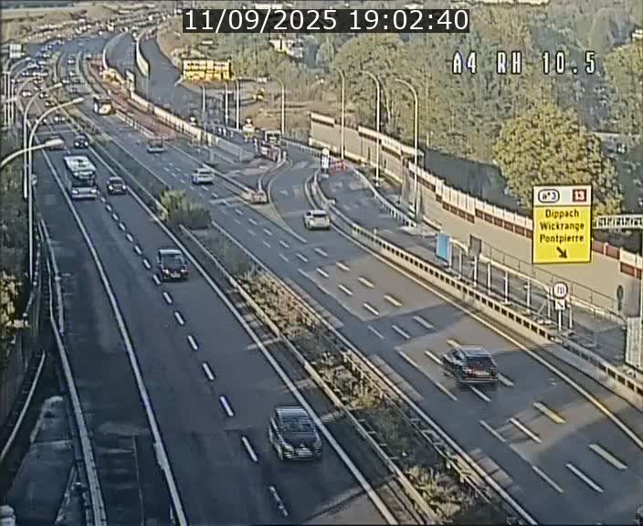 Traffic live webcam Luxembourg Pontpierre - A4 - BK 10.5 - direction Luxembourg