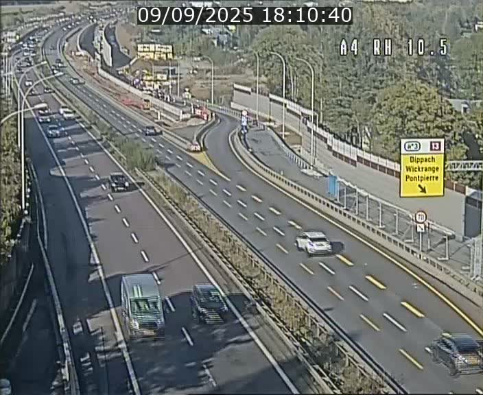 Traffic live webcam Luxembourg Pontpierre - A4 - BK 10.5 - direction Luxembourg