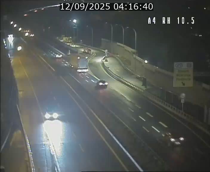 Traffic live webcam Luxembourg Pontpierre - A4 - BK 10.5 - direction Luxembourg