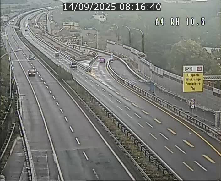Traffic live webcam Luxembourg Pontpierre - A4 - BK 10.5 - direction Luxembourg
