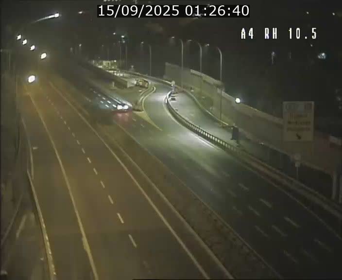 Traffic live webcam Luxembourg Pontpierre - A4 - BK 10.5 - direction Luxembourg