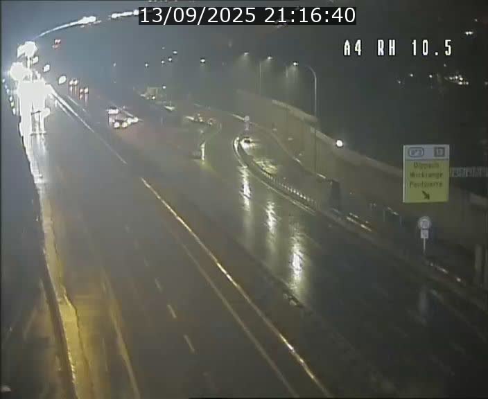 Traffic live webcam Luxembourg Pontpierre - A4 - BK 10.5 - direction Luxembourg