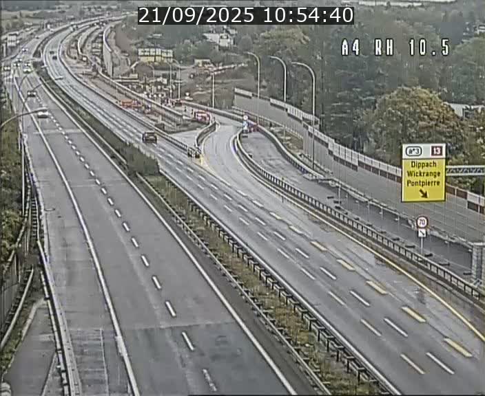 Traffic live webcam Luxembourg Pontpierre - A4 - BK 10.5 - direction Luxembourg