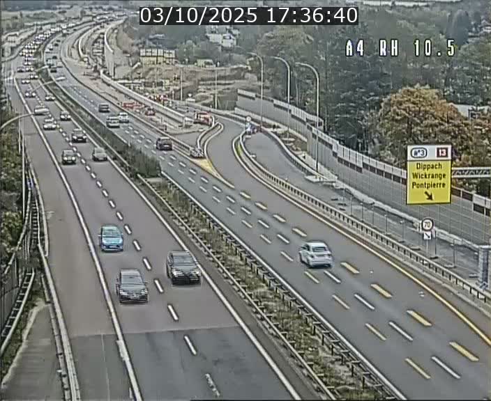 Traffic live webcam Luxembourg Pontpierre - A4 - BK 10.5 - direction Luxembourg