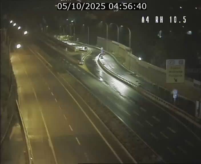 Traffic live webcam Luxembourg Pontpierre - A4 - BK 10.5 - direction Luxembourg