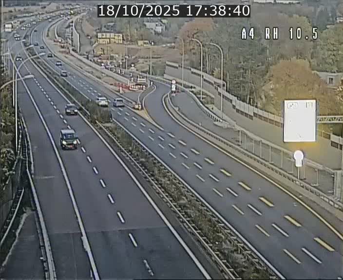 Traffic live webcam Luxembourg Pontpierre - A4 - BK 10.5 - direction Luxembourg