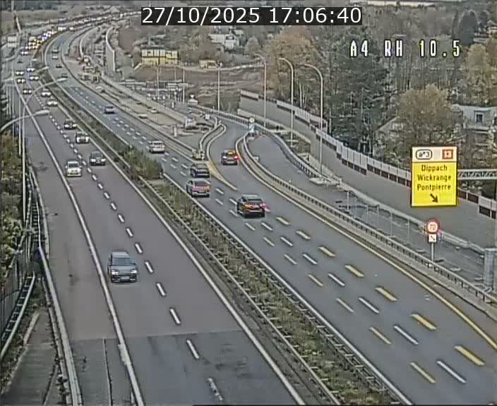 Traffic live webcam Luxembourg Pontpierre - A4 - BK 10.5 - direction Luxembourg