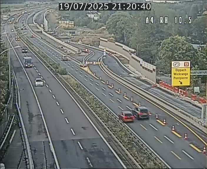 Traffic live webcam Luxembourg Pontpierre - A4 - BK 10.5 - direction Luxembourg