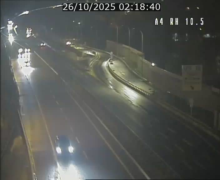 Traffic live webcam Luxembourg Pontpierre - A4 - BK 10.5 - direction Luxembourg